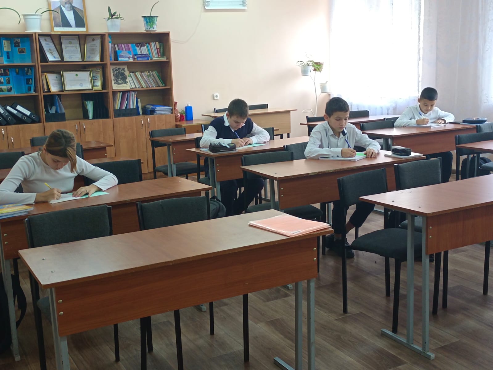  25 қазан, Республика күніне орай еліміздің тарихи жетістіктеріне , ел тәуелсіздігінің басты нышанына, жалпыұлттық құндылыққа, халықты ынтымаққа  жетелейтін және 